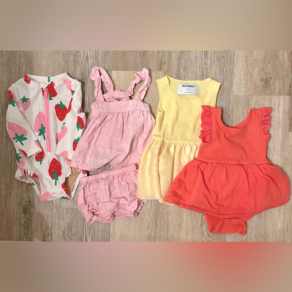 Old Navy Baby Girl Bundle (0-3 Months) 4 Outfits total